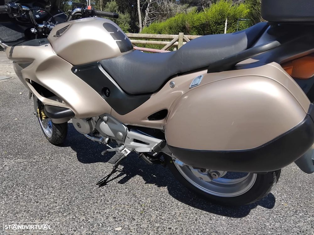 Honda Deauville NT - 6