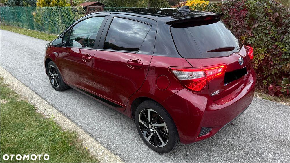Toyota Yaris Hybrid 100 Selection - 6