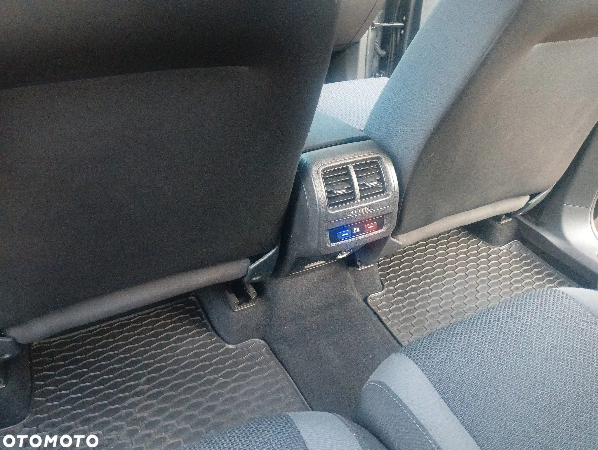 Volkswagen Touran 1.6 TDI SCR DSG Join - 5