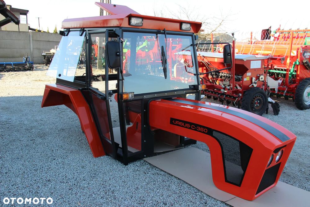 Kabina do ciągnika C-360 D-Lux z błotnikami + maska model Retro - 6