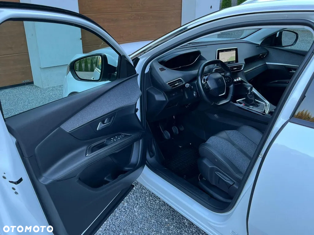Peugeot 3008 1.2 PureTech Allure S&S - 24