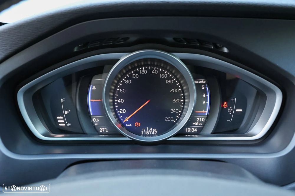 Volvo V40 2.0 D3 R-Design - 16