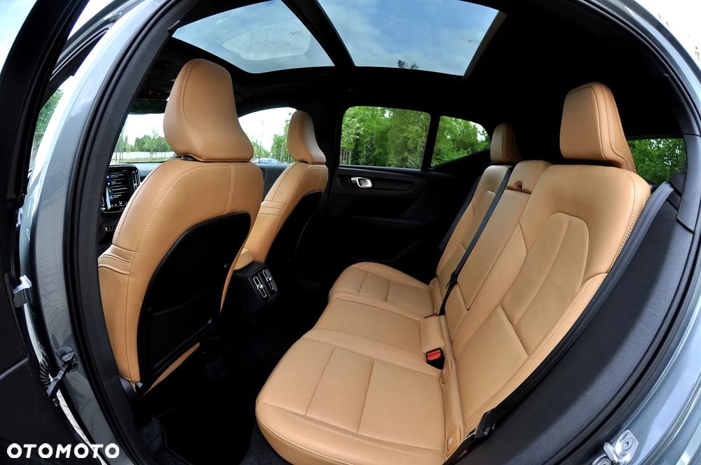 Volvo XC 40 D4 AWD Momentum Pro - 23