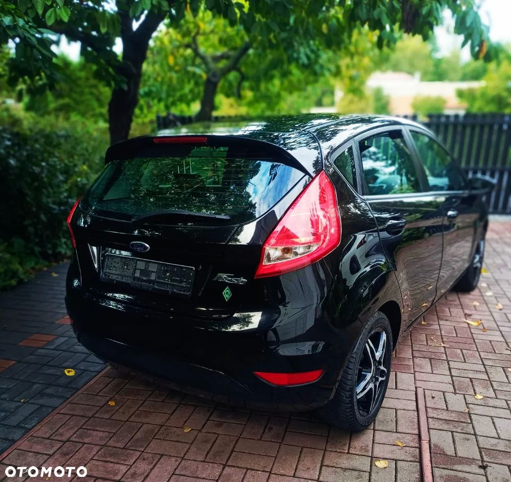 Ford Fiesta 2012 photo 2