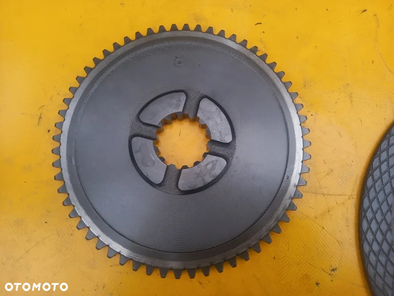 Piasta hamulcowa przedniej osi New Holland TM190 - 2