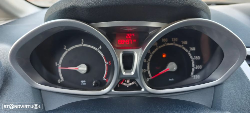 Ford Fiesta 1.4 TDCI Titanium - 18