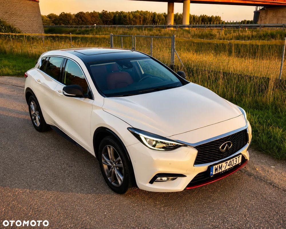 Infiniti Q30 1.6t Pure - 14