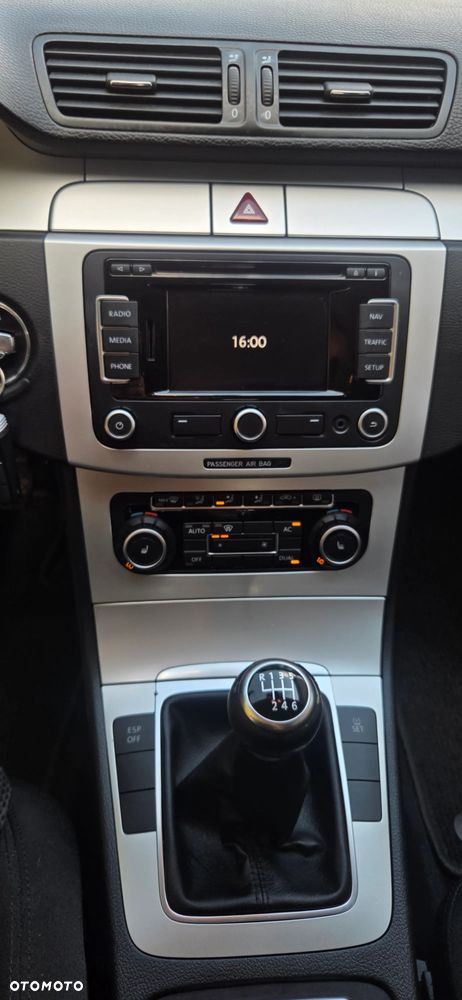 Volkswagen Passat 2.0 TDI Highline - 28