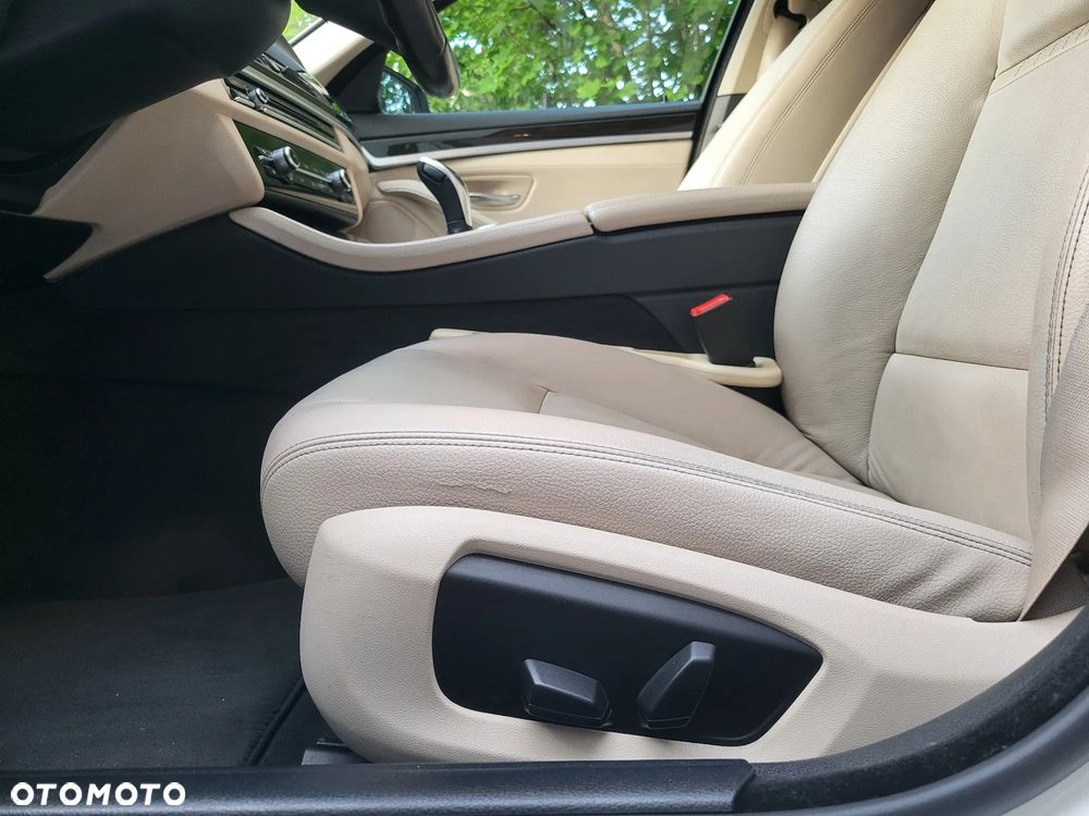 BMW Seria 5 528i xDrive Luxury Line - 23