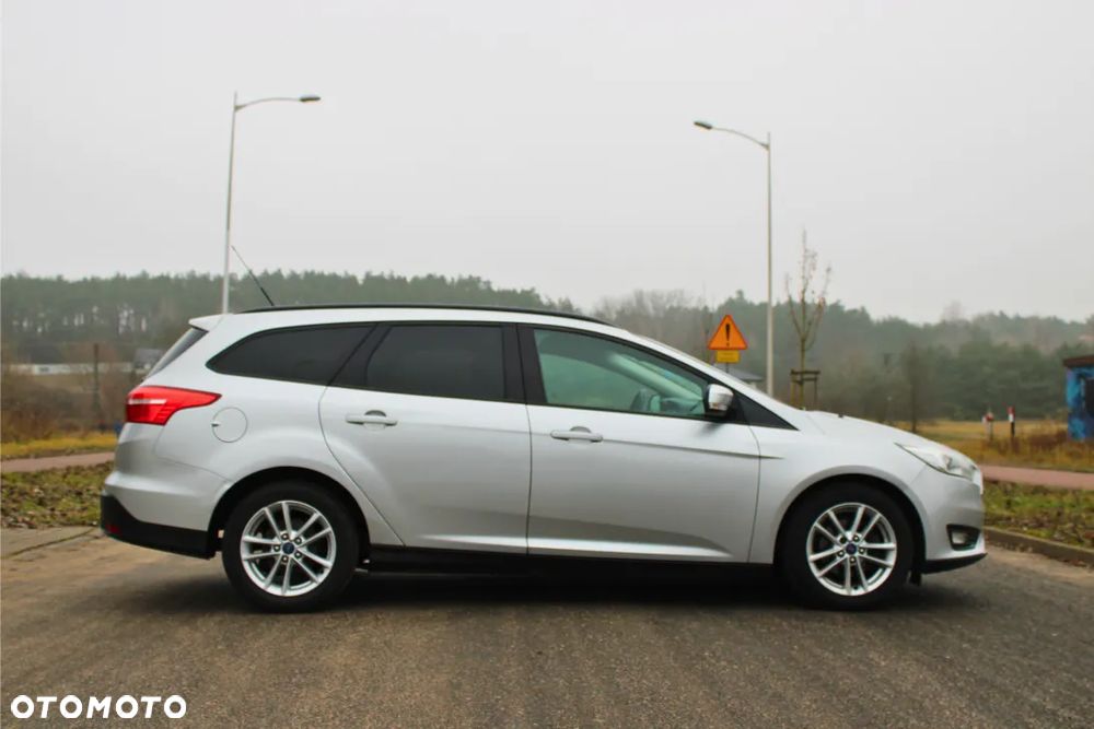 Ford Focus 1.6 TDCi DPF Ambiente - 6