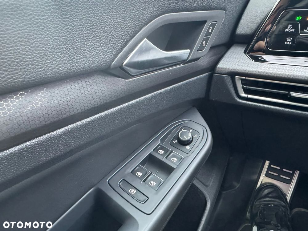 Volkswagen Golf - 24