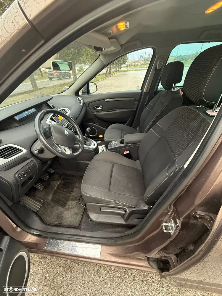 Renault Scénic 1.5 dCi Dynamique S - 16