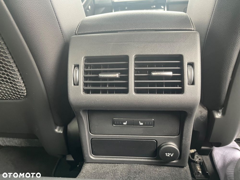 Jaguar XE 2.0 D AWD R-Sport - 32