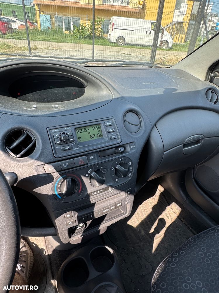 Toyota Yaris 1.0 Base AC - 16