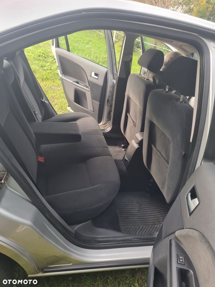 Ford Mondeo 1.8 Ghia - 9