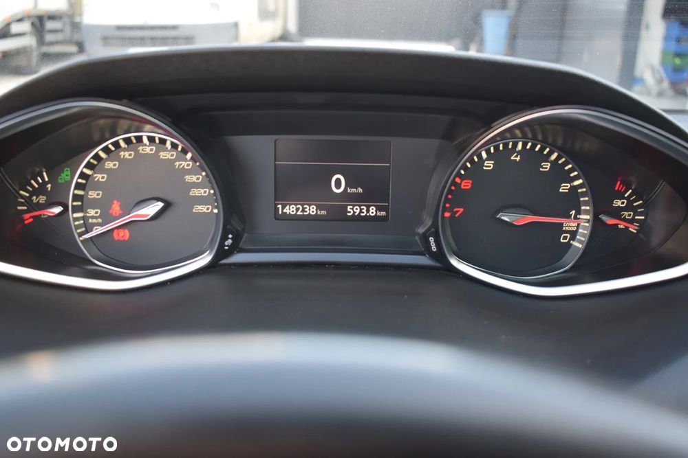 Peugeot 308 1.2 PureTech Allure S&S - 17