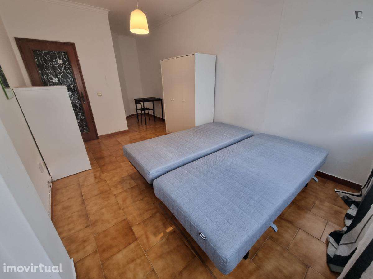 Quarto - localizado em Amadora Lisbon - Grande imagem: 5/9