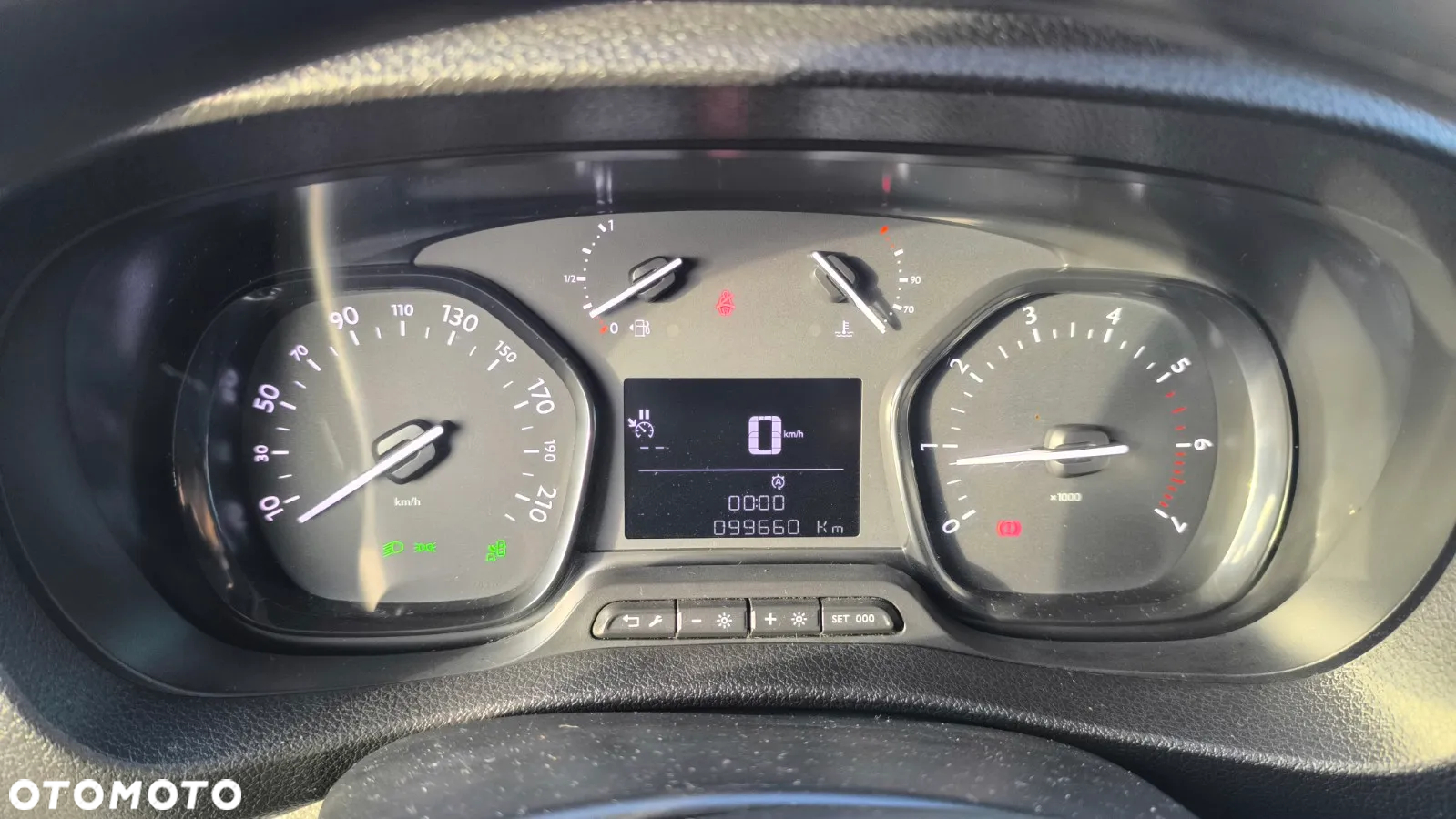 Opel Vivaro C - 18