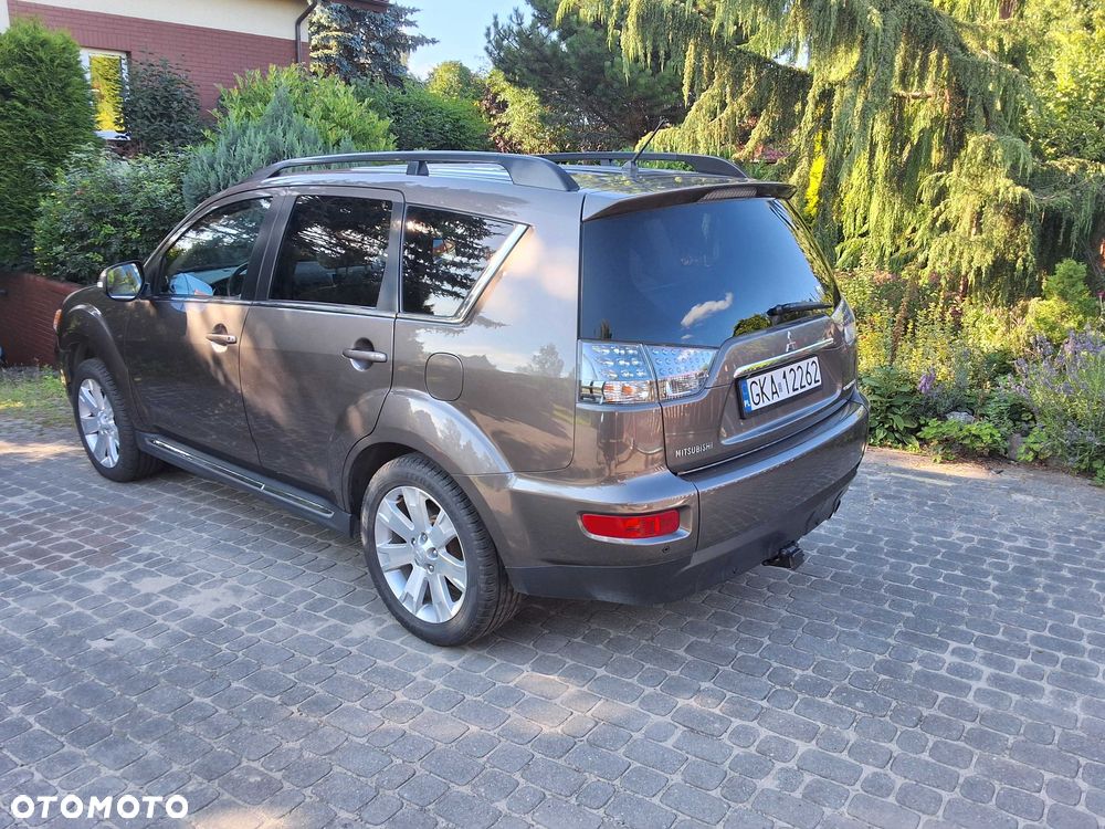 Mitsubishi Outlander - 2