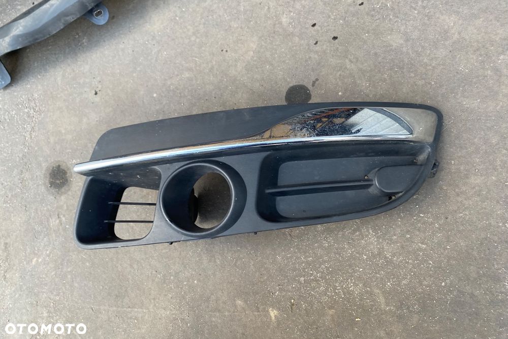 RENAULT LAGUNA 3 III LIFT 11- > lewa chrom kratka ZDERZAKA  przedniego KRATKA halogenu W ZDERZAK  przedni  przód zaślepka na halogen przedni lewy 620102560R - 5