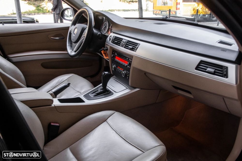 BMW 320 d Auto - 29