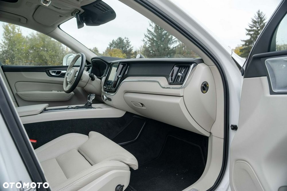 Volvo XC 60 D4 AWD Geartronic Inscription - 24