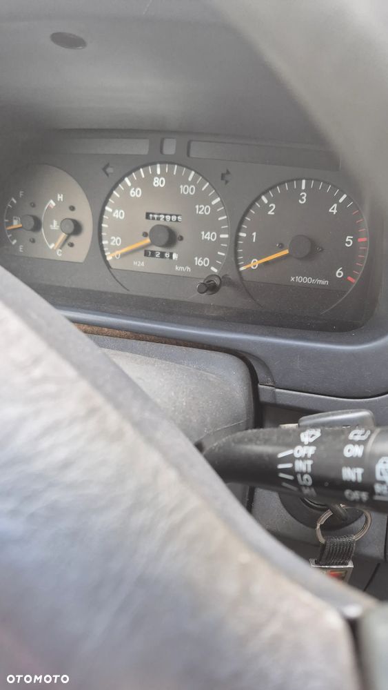 Toyota HIACE - 16