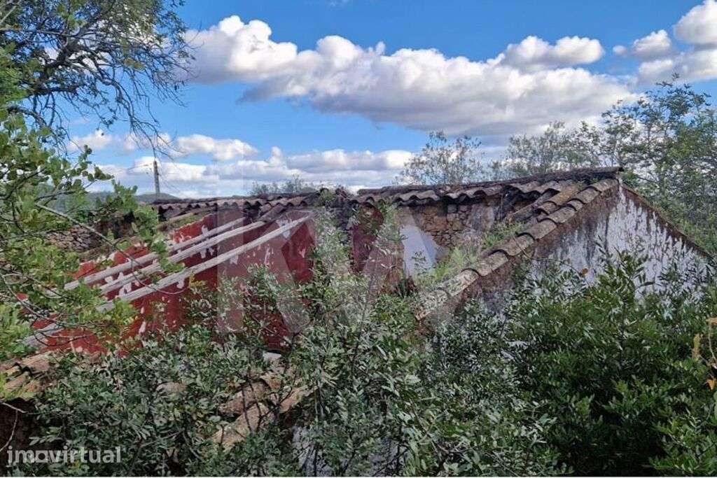 Ruína em malha URBANA, Corçitos, Querença, Loulé - Grande imagem: 4/16