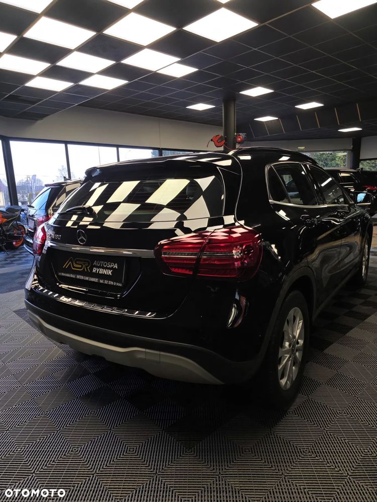 Mercedes-Benz GLA 180 7G-DCT - 24