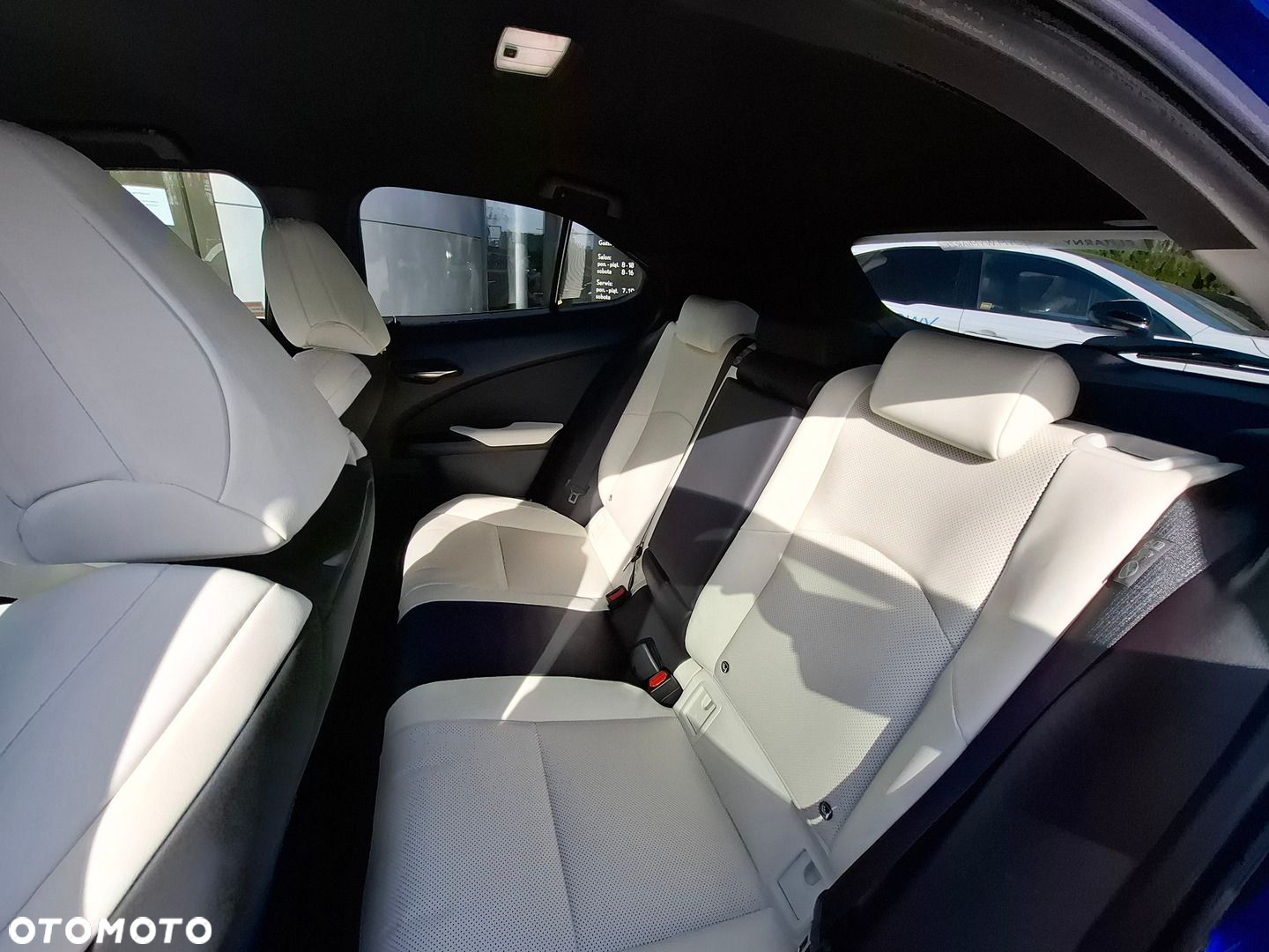 Lexus UX - 16