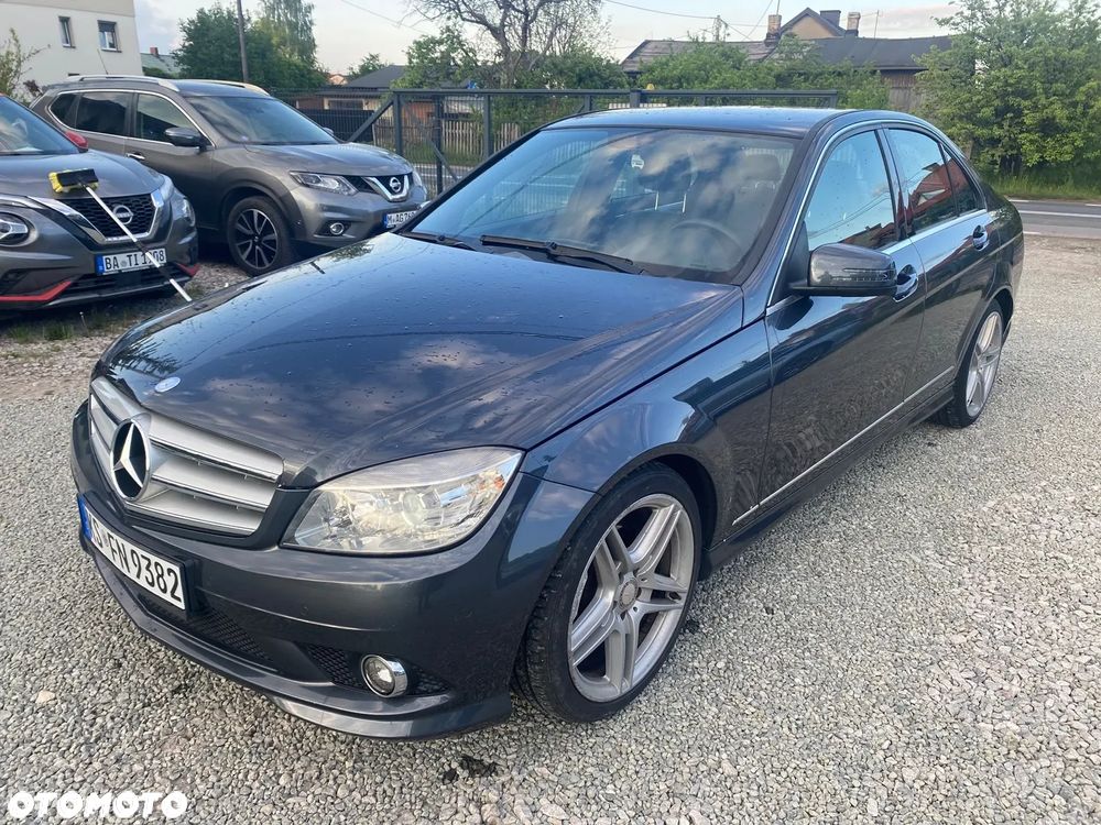 Mercedes-Benz Klasa C 180 CGI BlueEFFICIENCY Avantgarde - 39