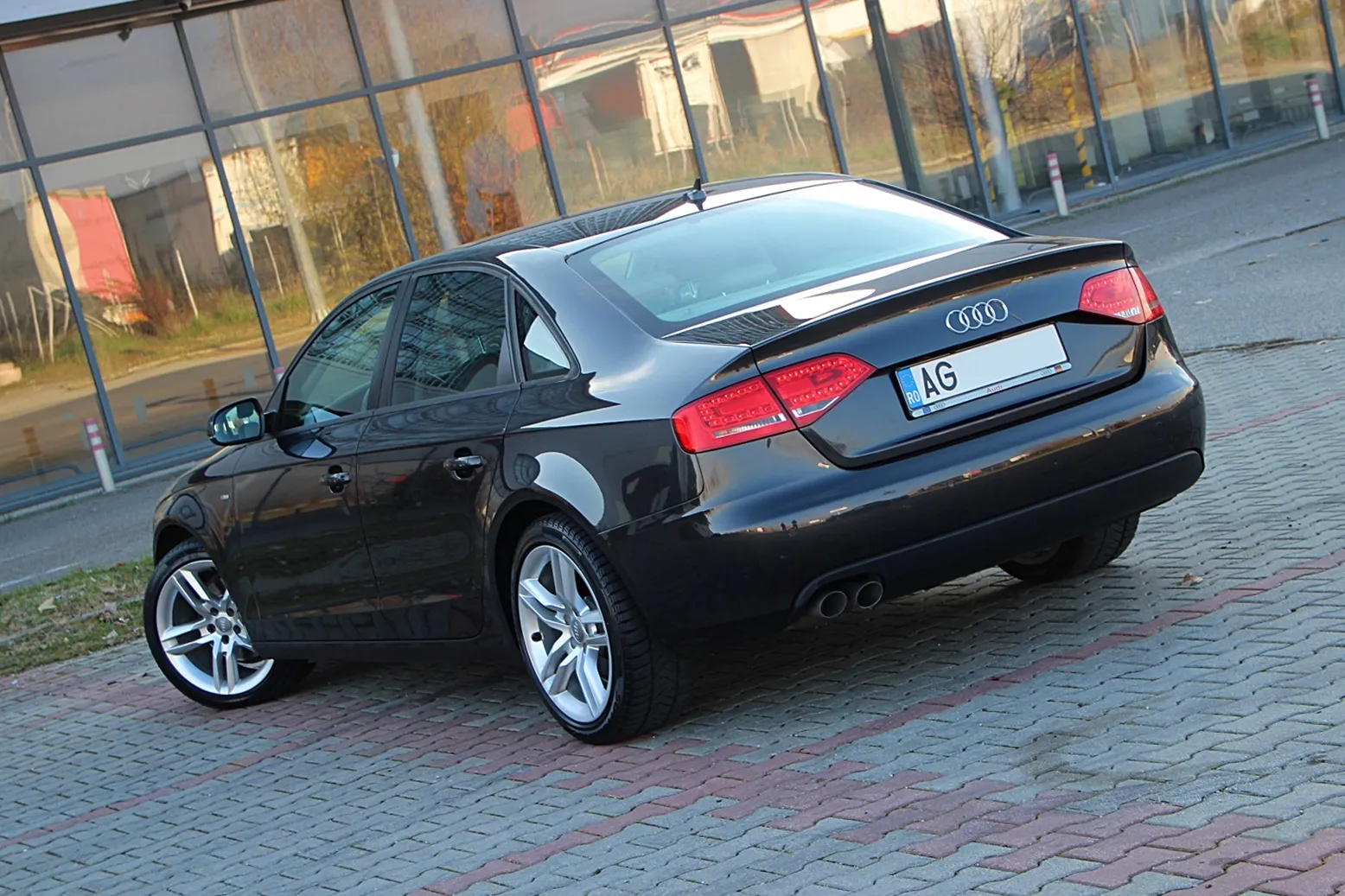 Audi A4 2.0 TDI DPF quattro S line Sportpaket - 7