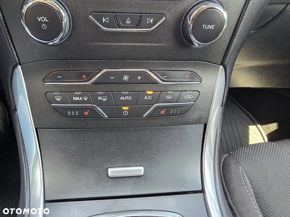 Ford S-Max 2.0 EcoBoost Titanium - 13