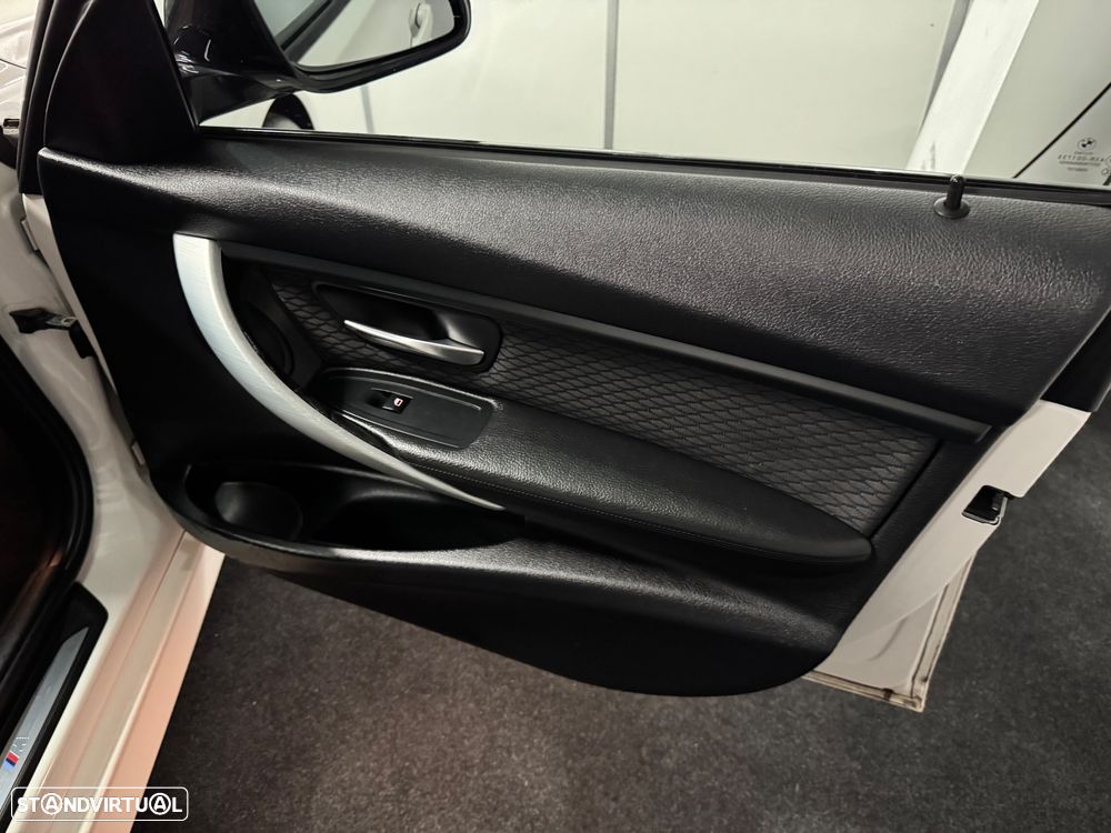 BMW 320 d Pack M - 14