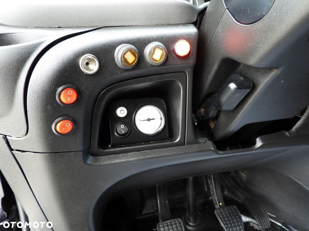 Iveco DAILY 35S18 KONTENER WINDA 8 PALET WEBASTO TEMPOMAT NAWIGACJA LEDY PNEUMATYKA KLIMATYZACJA  180KM - 29