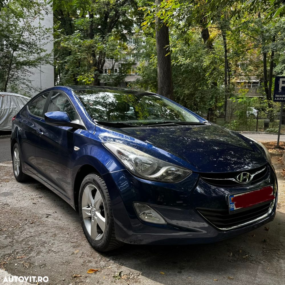 Hyundai Elantra - 3