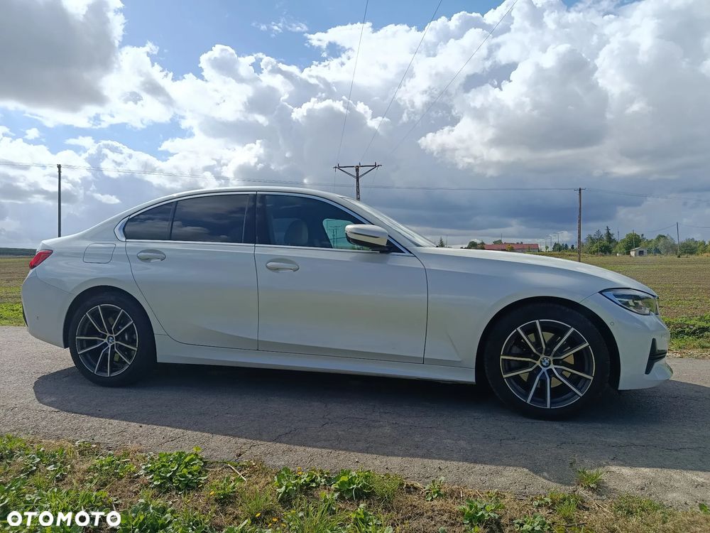 BMW Seria 3 330i Sport Line - 4