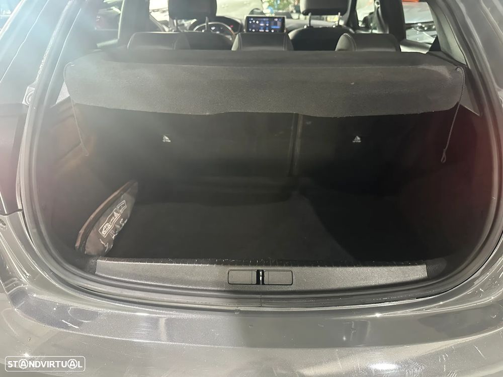 Peugeot 208 1.2 Hybrid Allure e-DCS6 - 4