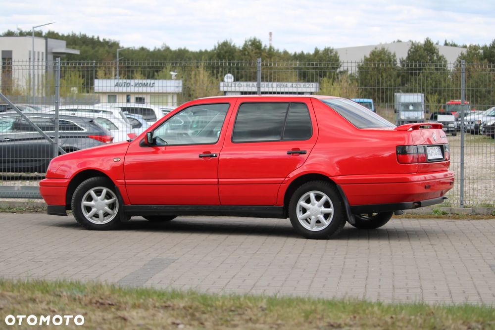 Volkswagen Vento - 12