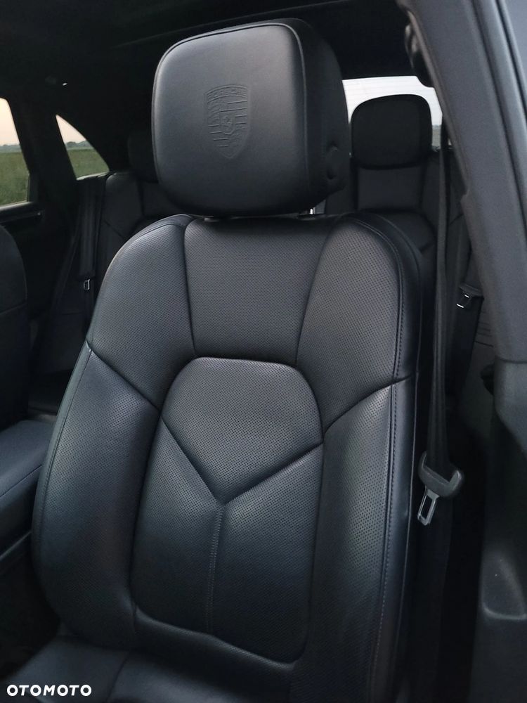 Porsche Macan - 24