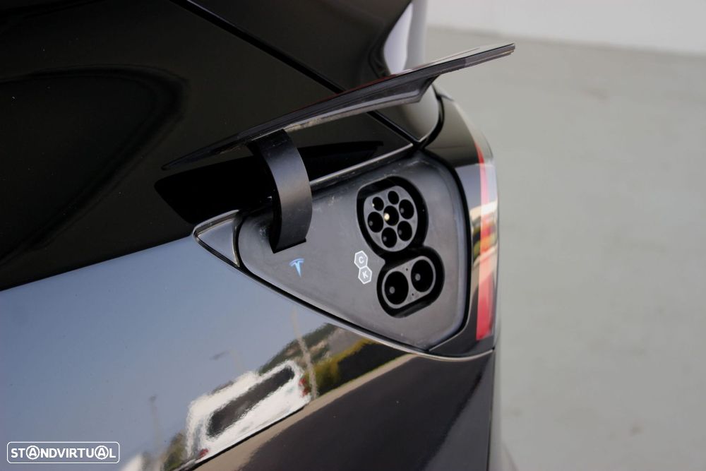 Tesla Model Y - 10