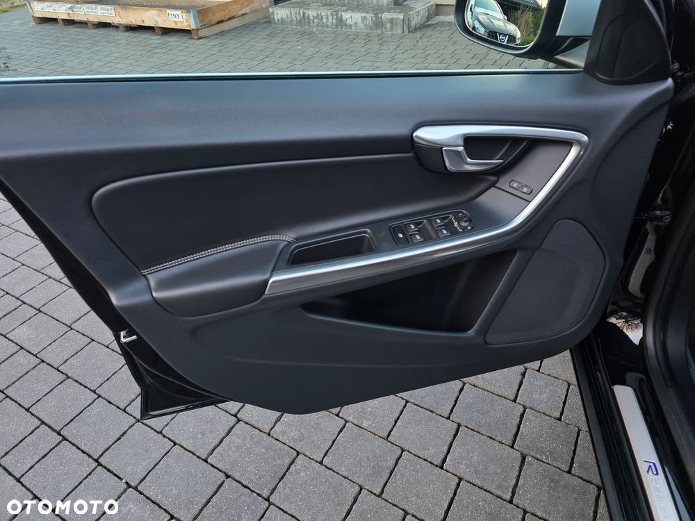 Volvo V60 D3 Geartronic R-Design - 19