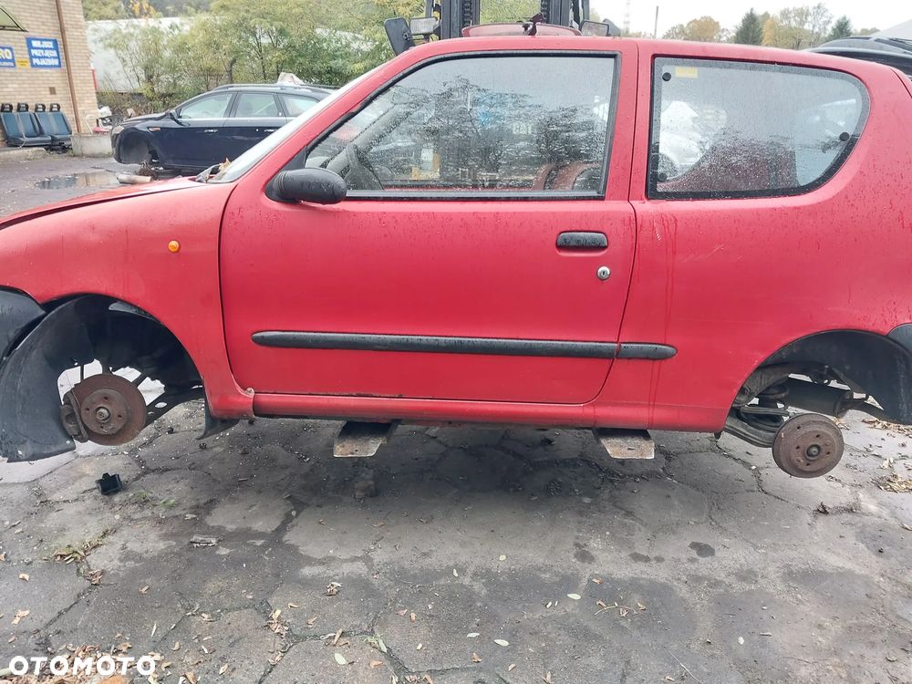 Fiat Seicento S silnik kompletny 0.9 1.1 jednopunkt monowtysk wtrysk skrzynia biegów drzwi maska błotnik klapa kolor czerwony VR112/A Rosso starter zderzak lusterko lampa szyba alternator mcperson stacyjka wkładka pas panel silniczek rezystor nawiewu nagrzewnicy belka zawieszenia silnika wachacz osłona hak holowniczy tłumik wydech manetka NA CZĘŚCI WSZYSTKIE CZĘŚCI - 5