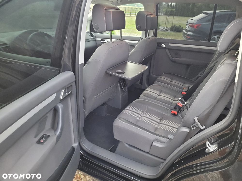 Volkswagen Touran 2.0 TDI DPF MATCH - 8