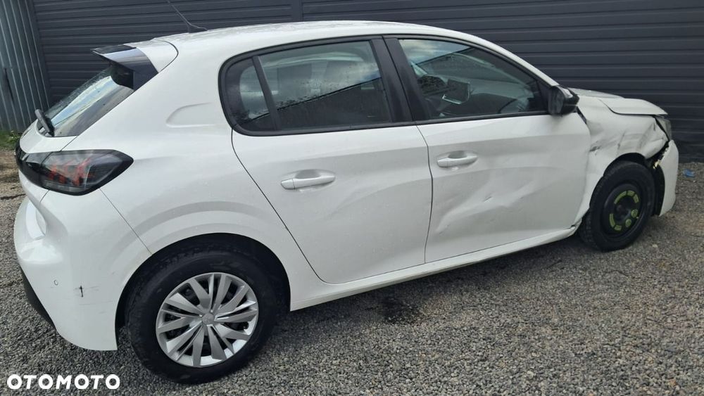 Peugeot 208 - 17