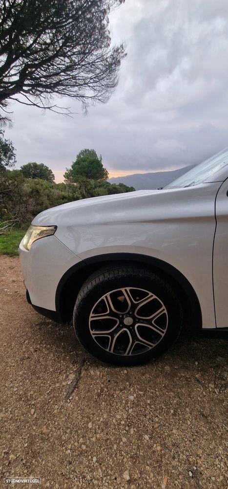Mitsubishi Outlander 2.2 DI-D Instyle Navi AT 4WD - 10