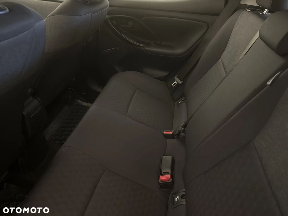 Toyota Yaris - 20