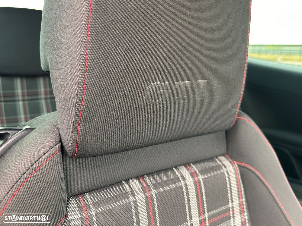 VW Golf 2.0 GTI - 34