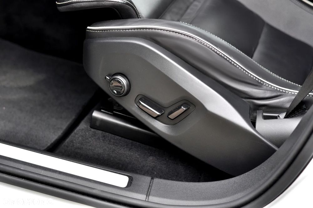 Volvo XC 60 B4 D AWD Ultimate Dark - 24