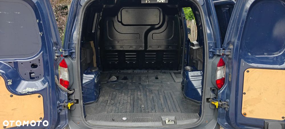 Ford Transit Courier - 8